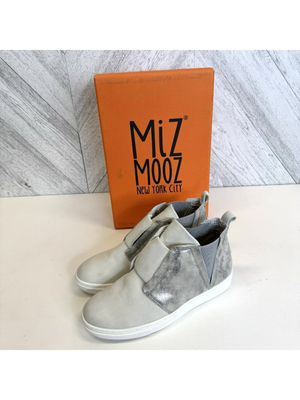 Miz Mooz Laurent Ankle Chelsea Boots Shoes Silver Womens Size EU 39/US 8.5/9
